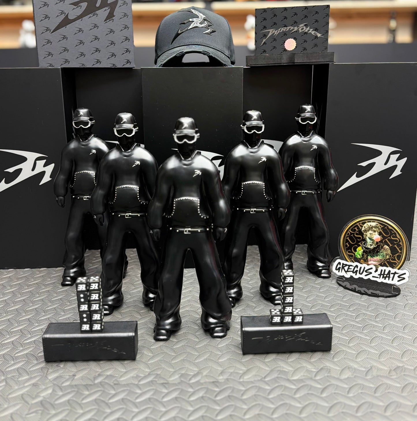 ThirtyOne “01/100 action figure”